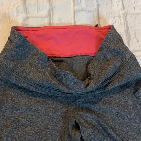Lululemon cropped leggings sz 6 - Picture 3 of 9